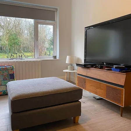 Golfing, Walking, Fishing Rest - Sleeps 8 * Galway