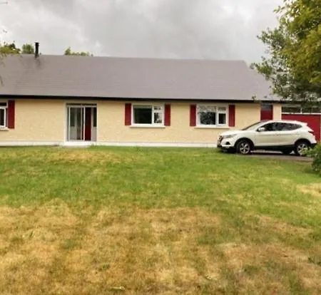 Hébergement de vacances Golfing, Walking, Fishing Rest - Sleeps 8 Galway