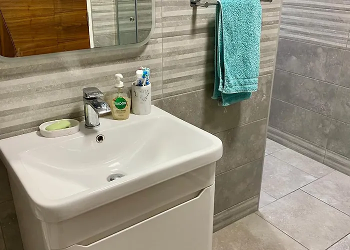 Golfing, Walking, Fishing Rest - Sleeps 8