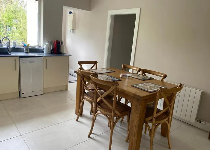 Golfing, Walking, Fishing Rest - Sleeps 8 *