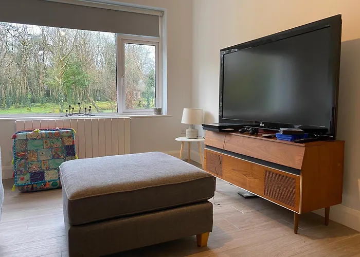 Golfing, Walking, Fishing Rest - Sleeps 8 * Galway