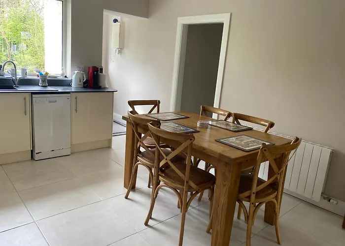 Golfing, Walking, Fishing Rest - Sleeps 8 *